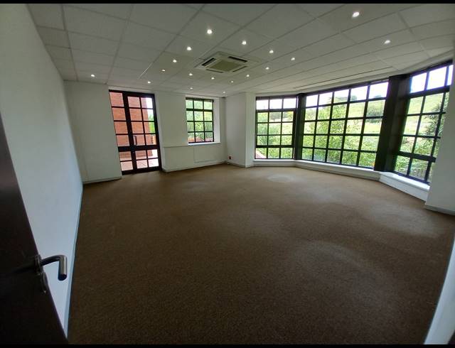 396M² OFFICE TO LET IN LYME PARK
